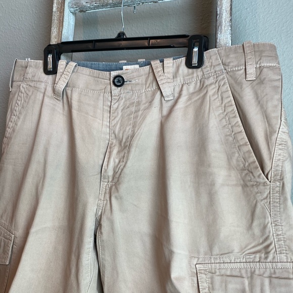 Hugo Boss khaki shorts size XL - Picture 4 of 8